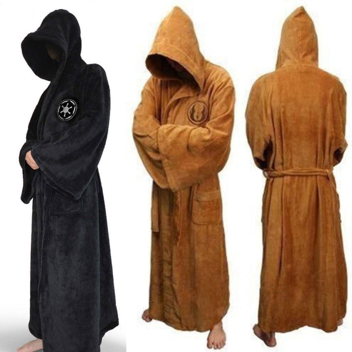 Warme, comfortabele heren flanellen badjas in donkere tinten, ideaal als zachte ochtendjas voor thuis.