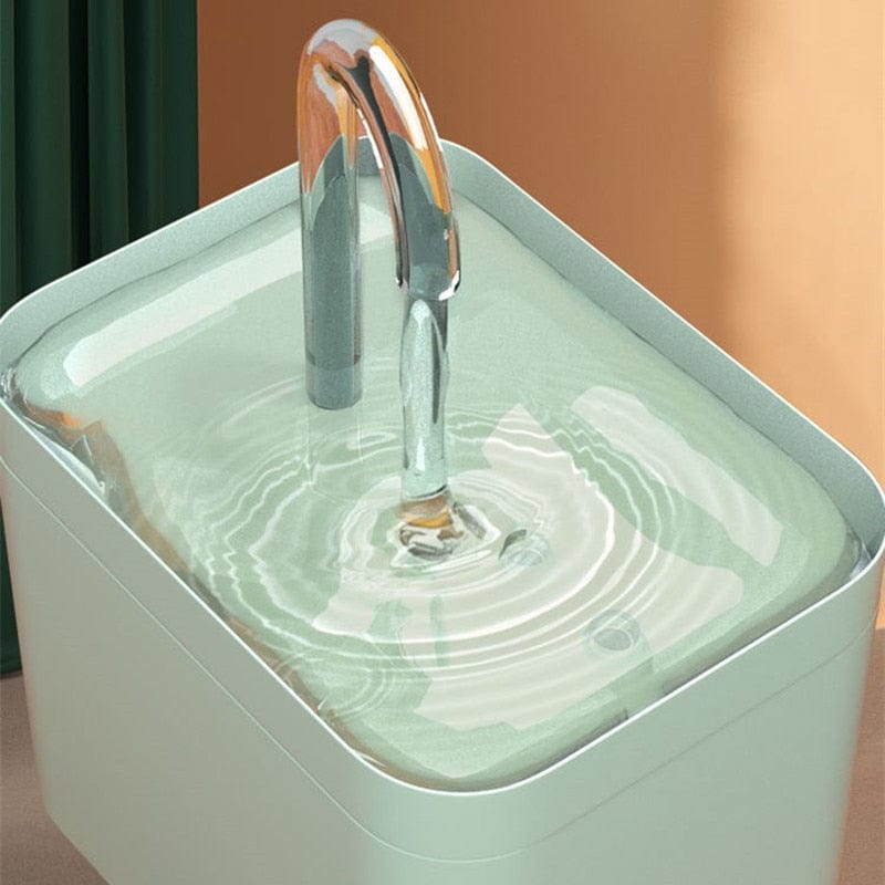 Katten drinkfontein met waterval-effect, stimuleert natuurlijke drinkreflex van katten voor optimale hydratatie.