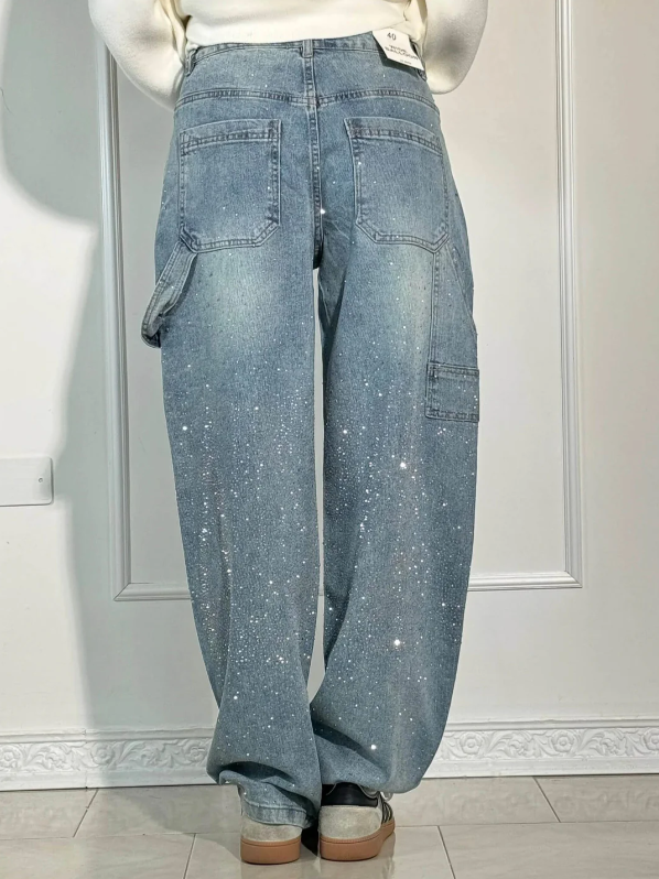 Casual grijze oversized dames jeans met glimmende strass steentjes, voor een trendy look.