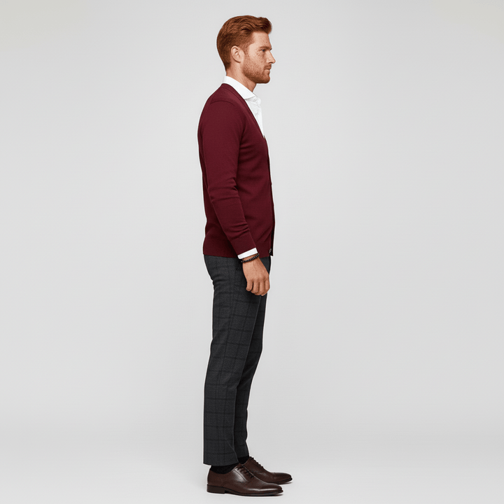 Grijs slim fit heren vest met V-hals, lange mouwen. Ideaal voor een stijlvolle, comfortabele outfit.