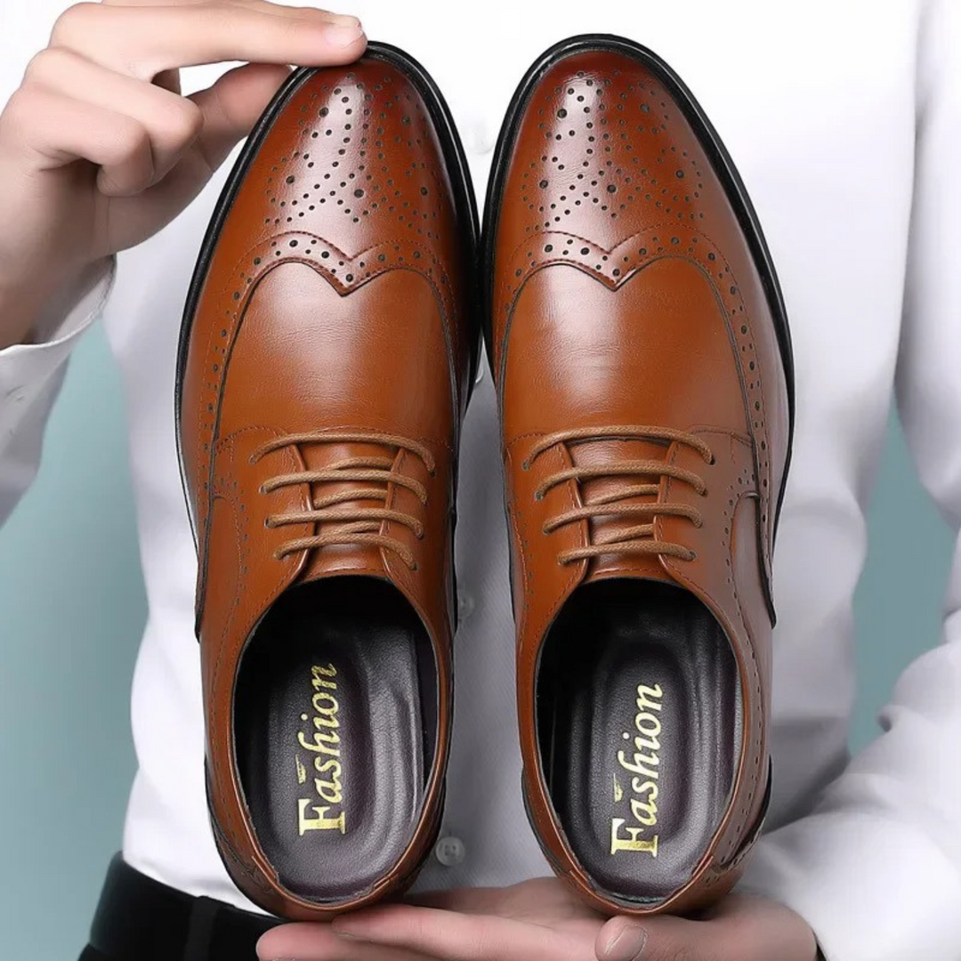 Comfortabele Sebastian herenschoenen: klassieke wingtip veterschoenen met een zakelijk en formeel design.