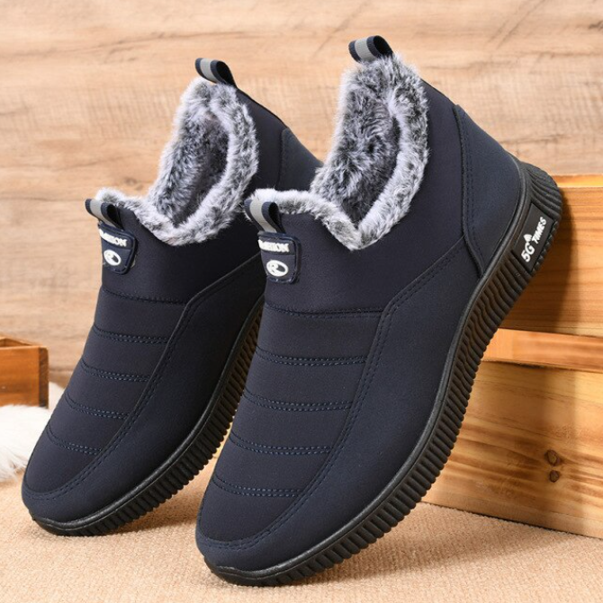 Zwarte heren winterlaarzen met antislipzool, waterdicht en warm voor optimale grip in sneeuw.