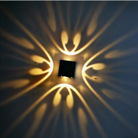 Stijlvolle LED wandlamp creëert warme sfeerverlichting, perfect voor interieur design.