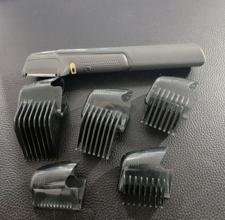 Draadloze multifunctionele baard- en haartrimmer voor mannen; ideaal voor complete gezichts- en haarverzorging.
