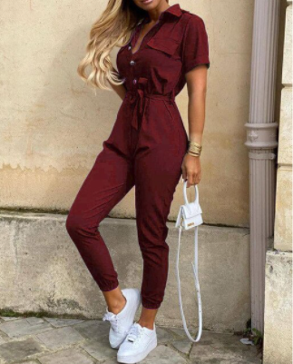Lente dames jumpsuit met knoopsluiting. Comfortabele en stijlvolle keuze voor het voorjaar.