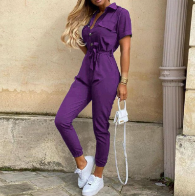 Stijlvolle dames jumpsuit met knoopsluiting. Maak een trendy fashion statement met deze comfortabele outfit.