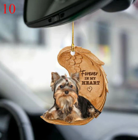 Gedetailleerd honden ornament als hangdecoratie, perfect voor auto of interieur.