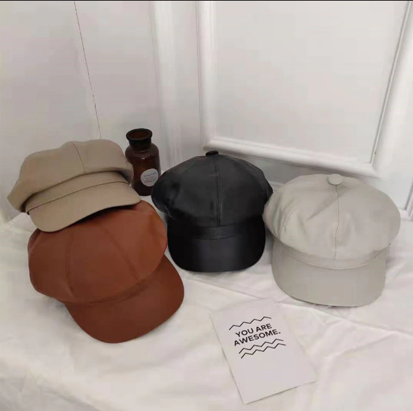 Unieke leren damesbaret, voegt een vleugje vintage chic toe aan uw stijl.
