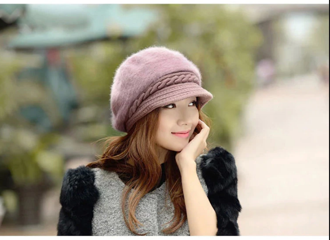 Trendy dames winterhoed met klep, veelzijdig en warm voor herfst en winter.