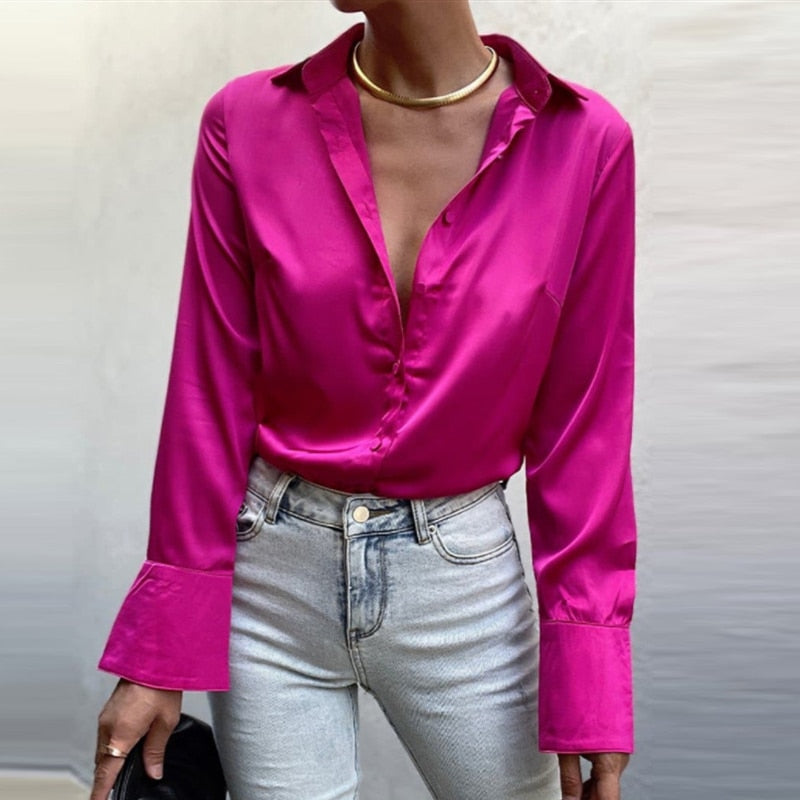 Elegante Sammie Satin dames blouse, perfect voor kantoor of een feestelijke gelegenheid.