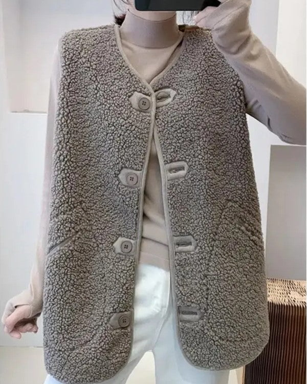 Warm wollen damesgilet, ideaal voor laagjes, biedt comfort en elegantie.