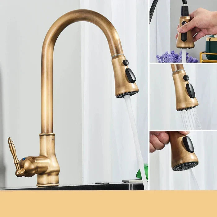 Design keukenkraan antiek messing, met zwarte accenten en draaibare tuit in vintage look.