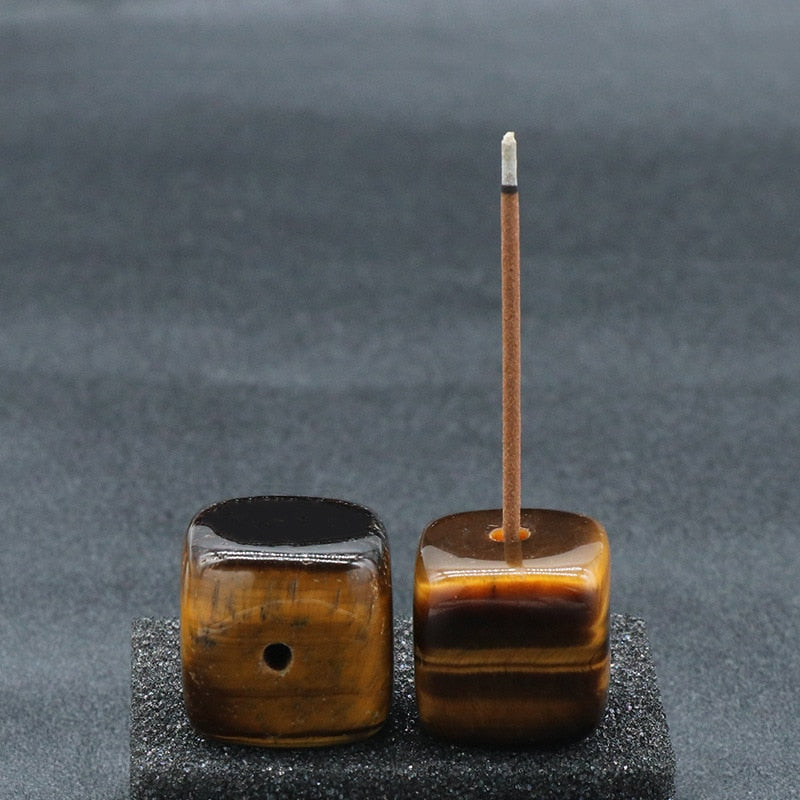 Woonaccessoire: elegante natuursteen wierookhouder, ideaal voor meditatie en rust.