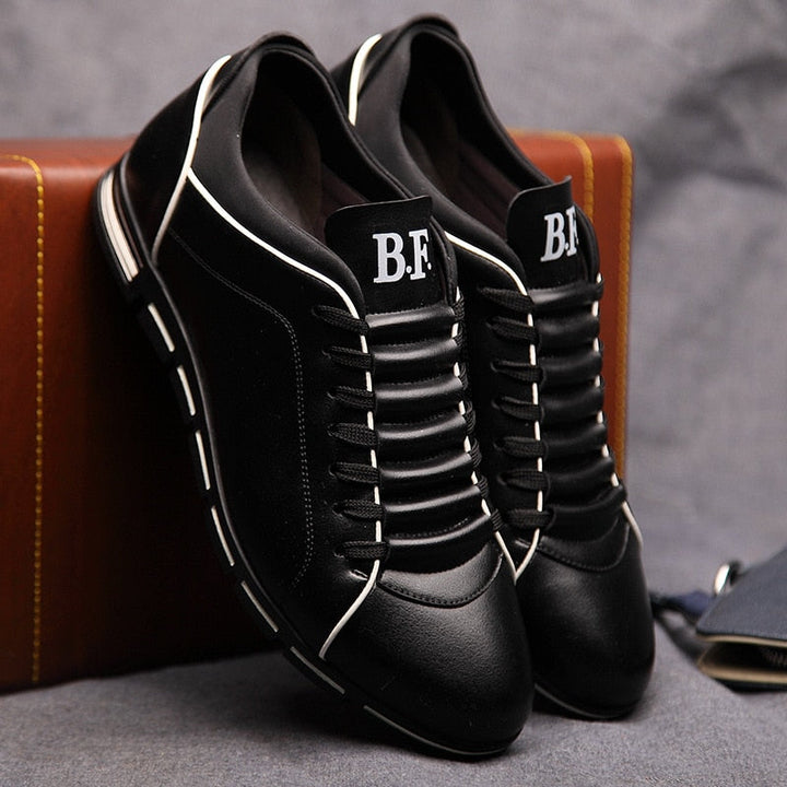 Blauwe casual herensneakers voor dagelijks comfort en stijlvolle voetmode. Moderne sneakers.