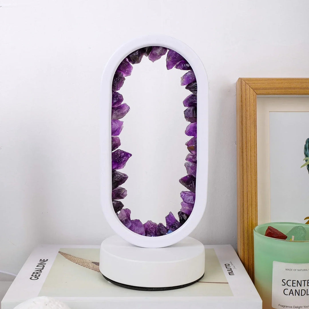 Compacte AuraStone amethist celestiet lamp, perfect als nachtlampje met natuurlijke uitstraling.