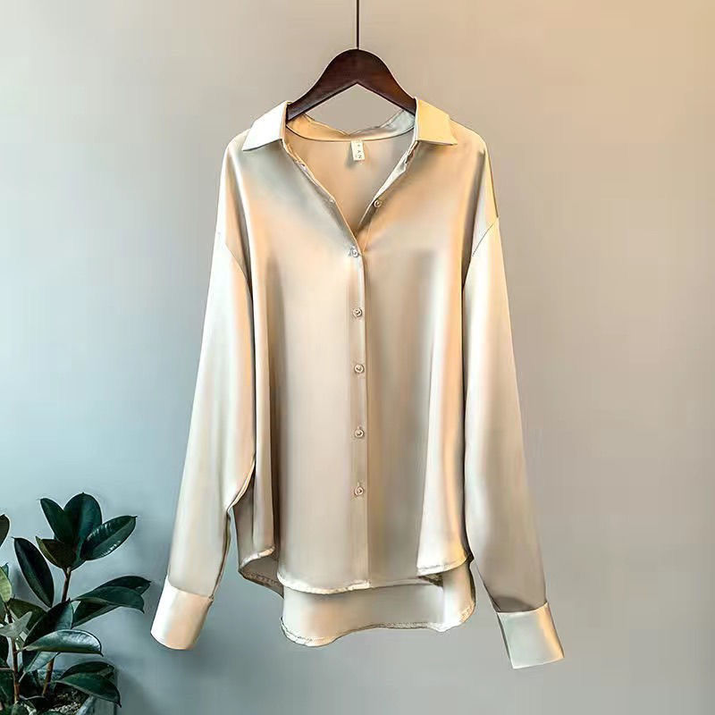 Luxe Myra blouse voor dames, met zachte stof en klassieke snit, ideaal voor een verfijnde uitstraling.