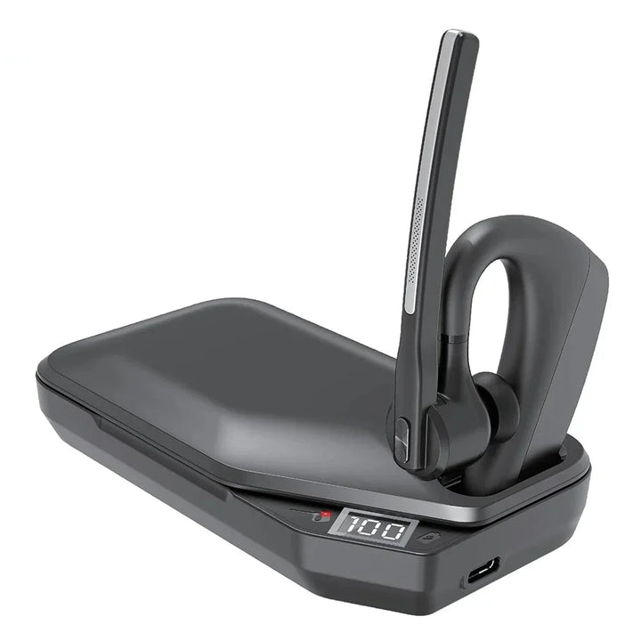 Detail van Orivo draadloze headset, toont verstelbare microfoonarm voor optimale spraakopname en comfort.