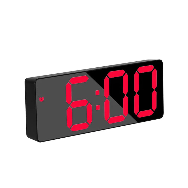 Multifunctionele digitale spiegelwekker: alarmklok, LED klok en temperatuurweergave in één modern design.
