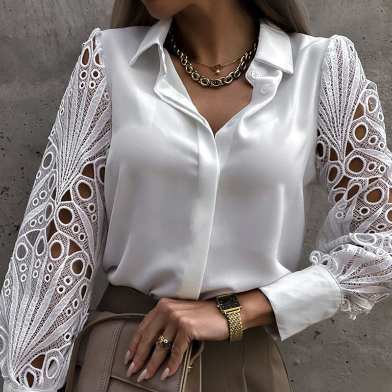 Zwarte damesblouse Lilou, een chique top met regular fit en comfortabele lange mouwen.