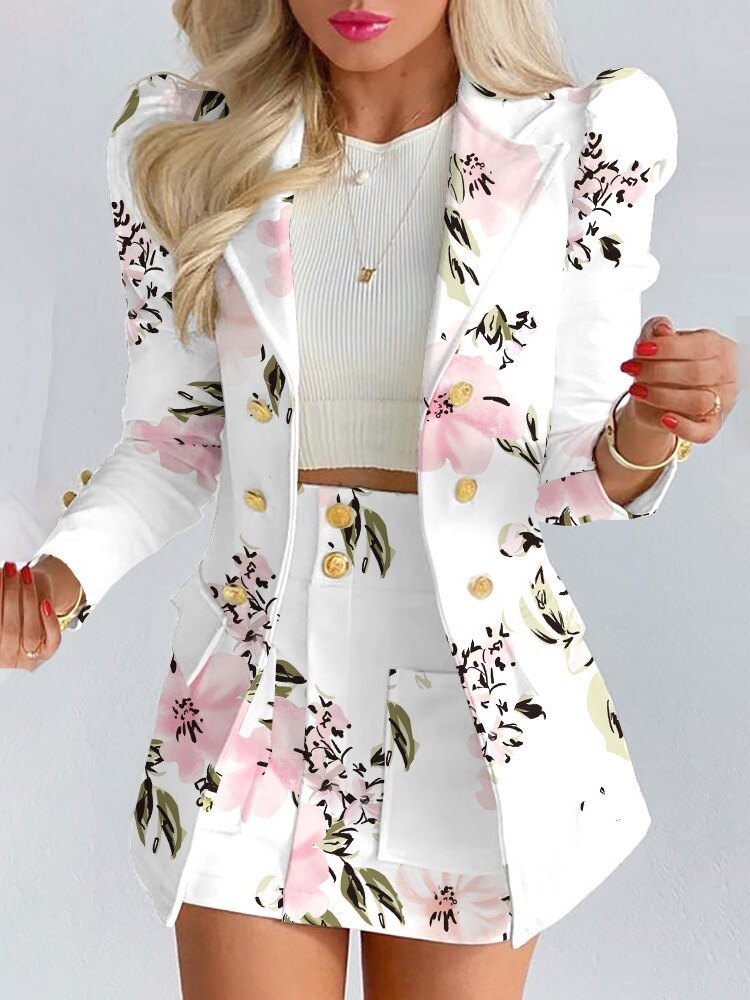 Stijlvolle dames blazer uit de Kyara set; perfect voor zakelijke of feestelijke gelegenheden en mode.