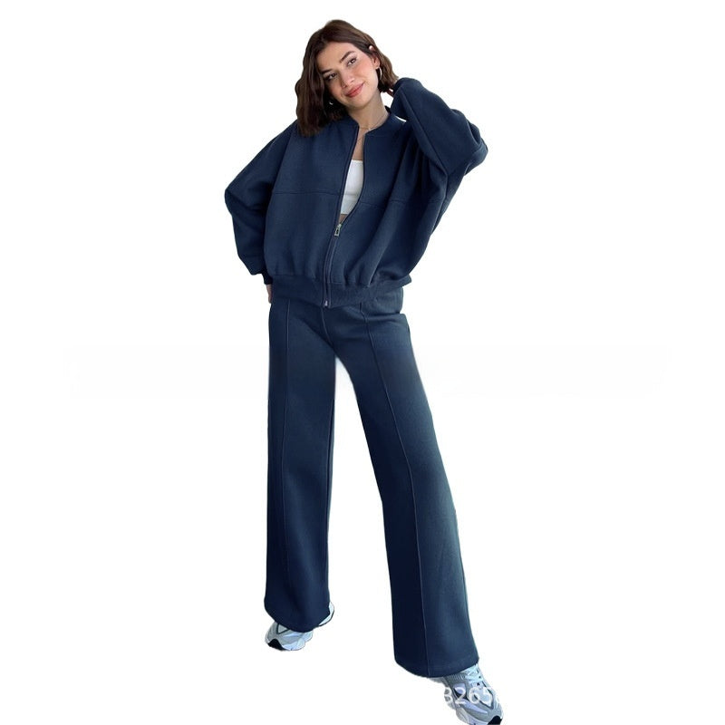 Stijlvol dames tweedelig broekpak Evie voor dagelijks gebruik of relaxte loungewear. Rechte pijp en comfortabele fit.
