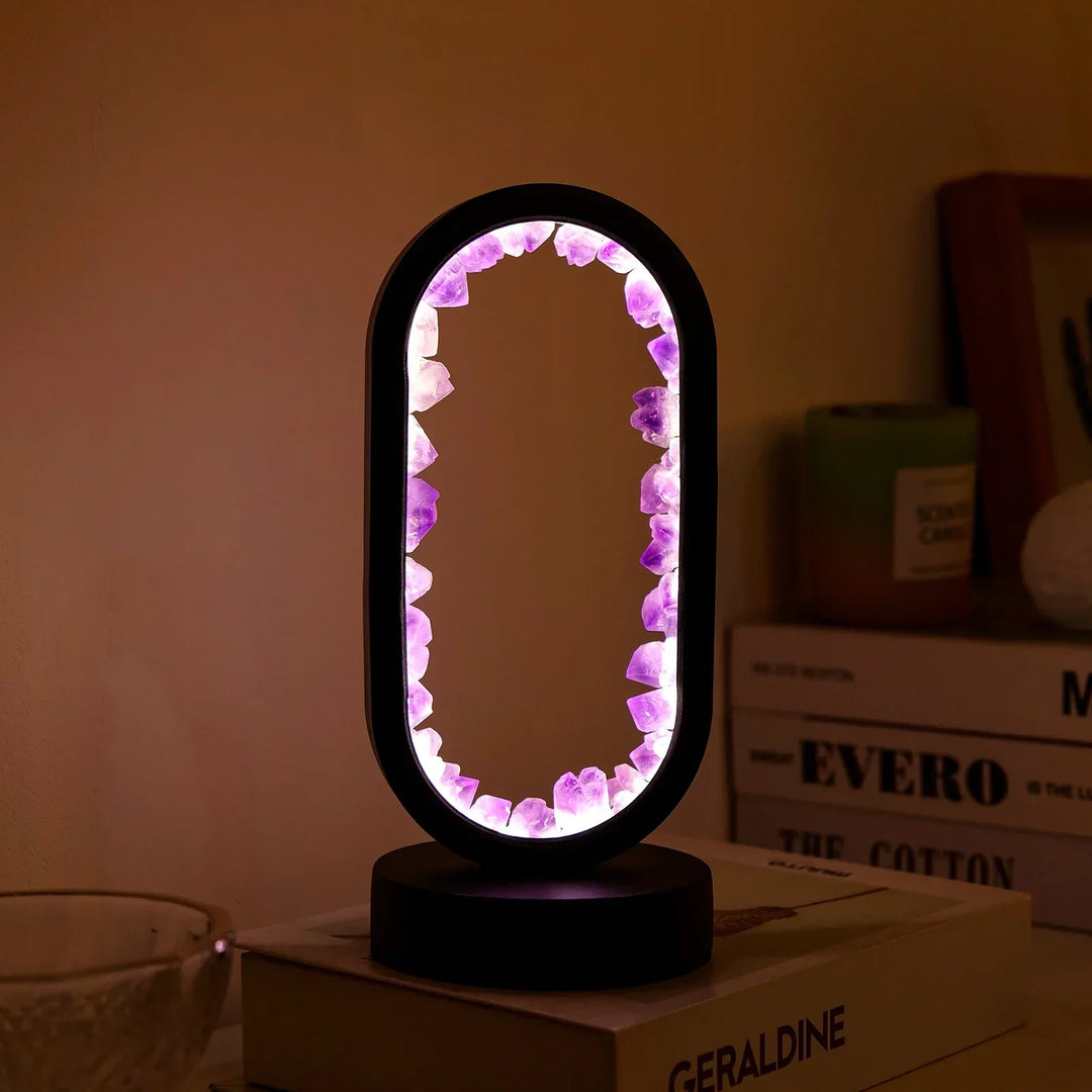 Natuurlijke kristal lamp, AuraStone design met amethist en celestiet voor ontspannen ambiance.