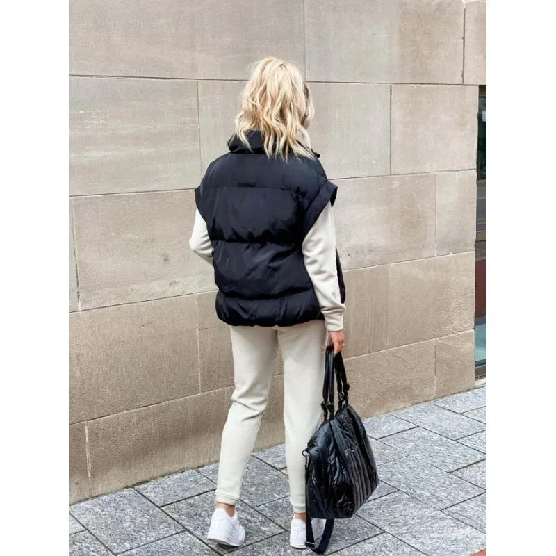 Warme oversized bodywarmer voor dames. Dit comfortabele puffer vest is stijlvol en perfect voor de winterse laagjeslook.