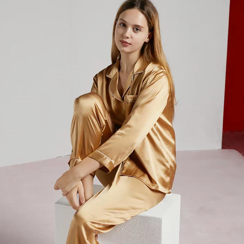 Allround dames pyjama set, geschikt voor alle seizoenen, comfortabel & luxe.