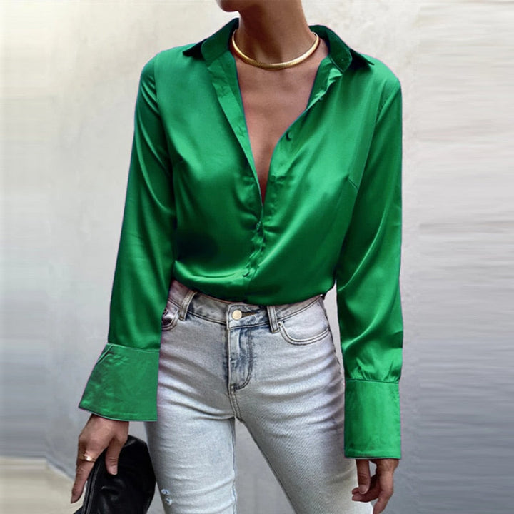 Casual chic Sammie Satin blouse, een veelzijdige toevoeging aan je damesmode garderobe.