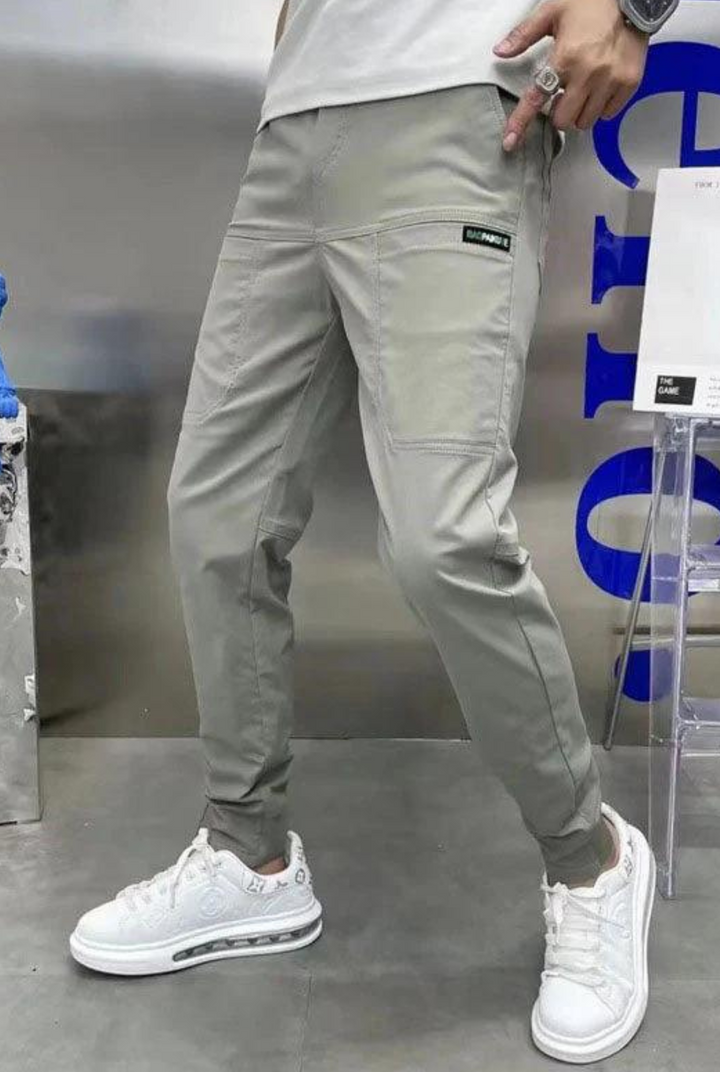 Stijlvolle tapered herenbroek, slim fit chino met comfortabele stretch en elastische boorden, perfect casual.