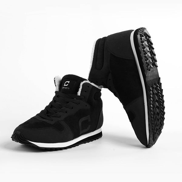 Antislip gevoerde herenschoenen, warm en comfortabel voor winterse wandelingen.