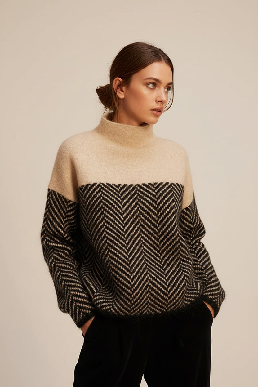 Dames gebreide trui met opstaande kraag en rijk zigzag breipatroon. Warme en comfortabele wintertrui Mackenzie.