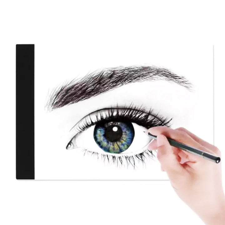 Wit LED tekentablet A4, perfect hulpmiddel voor het overtrekken van tekeningen en kunstprojecten.