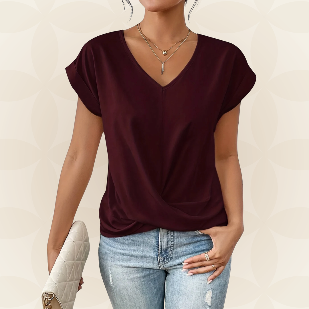 Moderne dames V-hals top met gedrapeerd detail. Ideaal als chique of casual zomer top met korte mouw.