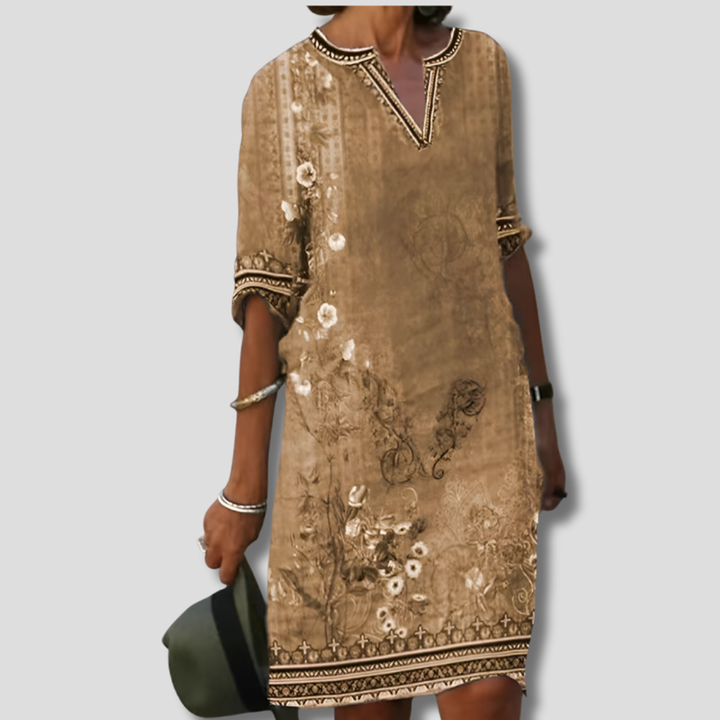 Comfortabele dames boho-jurk met elegante bloemenprint en ruches; perfect voor een ontspannen zomer.