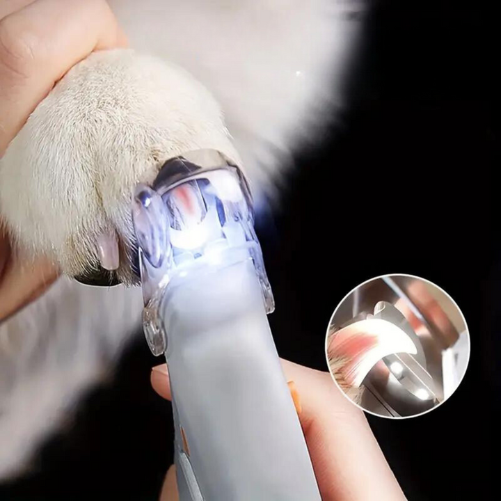 Huisdier nagelknipper met LED-verlichting voor honden- en kattennagels, voor veilig en precies knippen van de nagels.