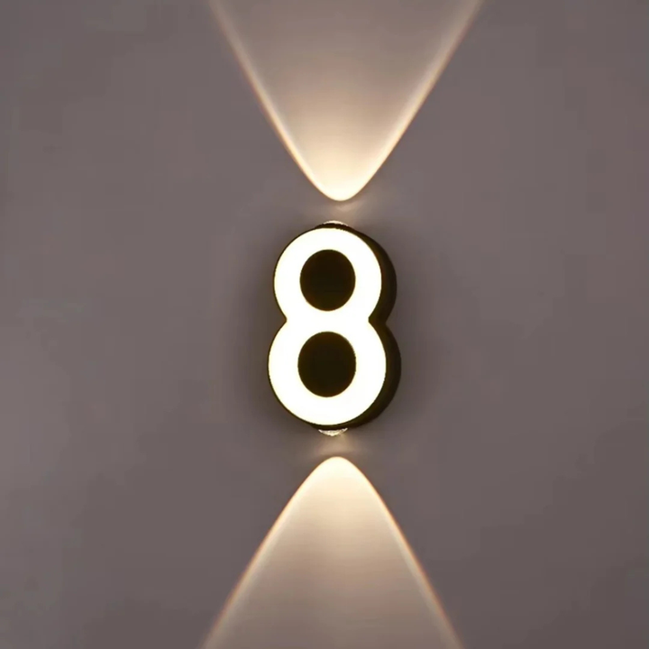 Overzicht van een collectie design LED huisnummers met verschillende lettertypen, voor unieke adres verlichting.