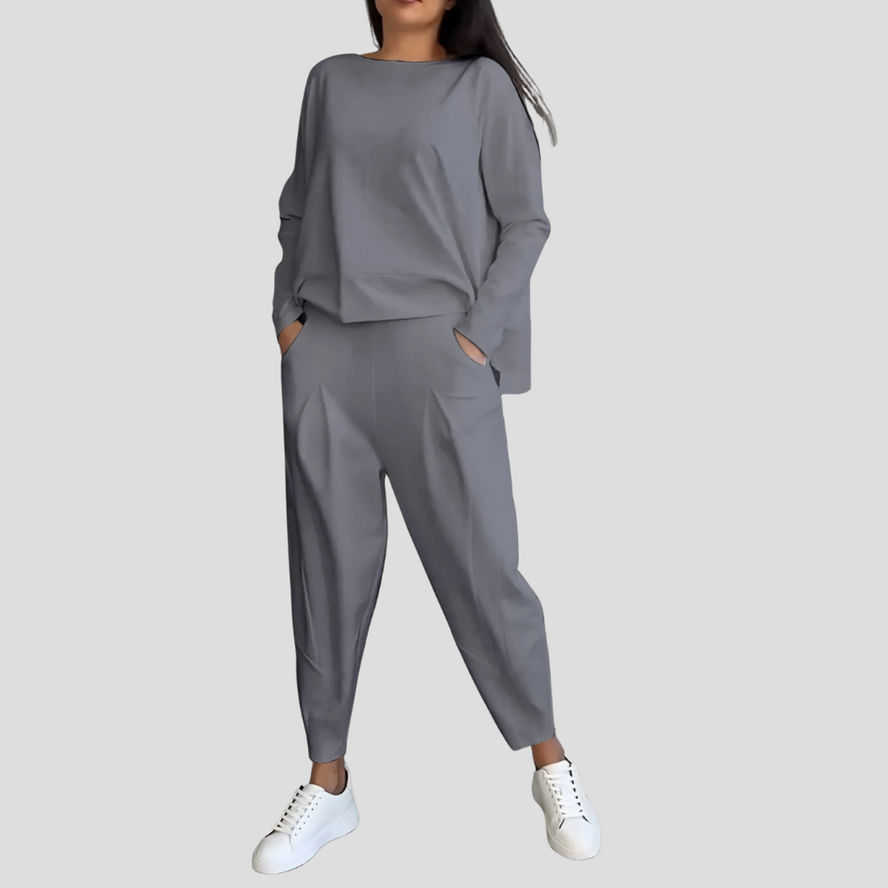 Comfortabele tweedelige dames loungekleding set, ideaal voor ontspanning thuis of een relaxte lentedag.