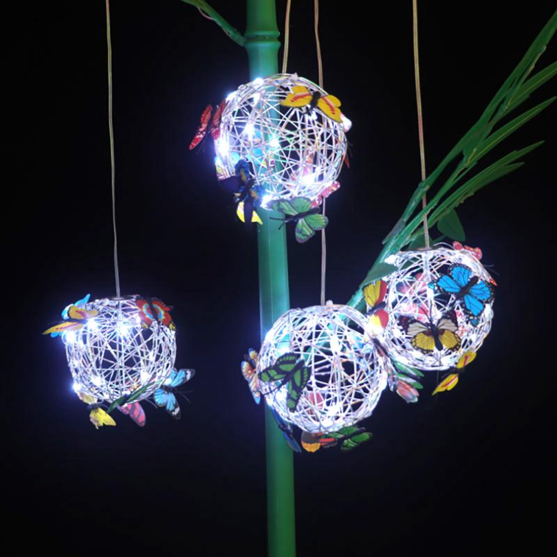 Energiezuinige vlinder LED tuinverlichting op zonne-energie. Prachtige tuindecoratie voor een sfeervolle buitenruimte.