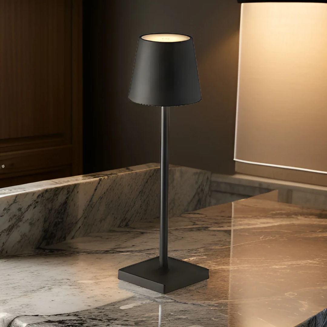 Stijlvolle aluminium draadloze LED tafellamp, modern Nordic design. Oplaadbaar & dimbaar voor elke sfeer.