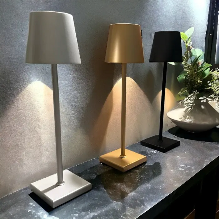 Draadloze oplaadbare LED tafellamp, dimbaar voor binnen & buiten. Moderne Nordic design aluminium lamp.