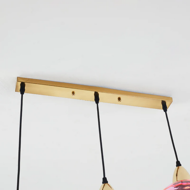 Organische hanglamp met cascade effect, 3 lichtpunten, perfect voor modern interieur.