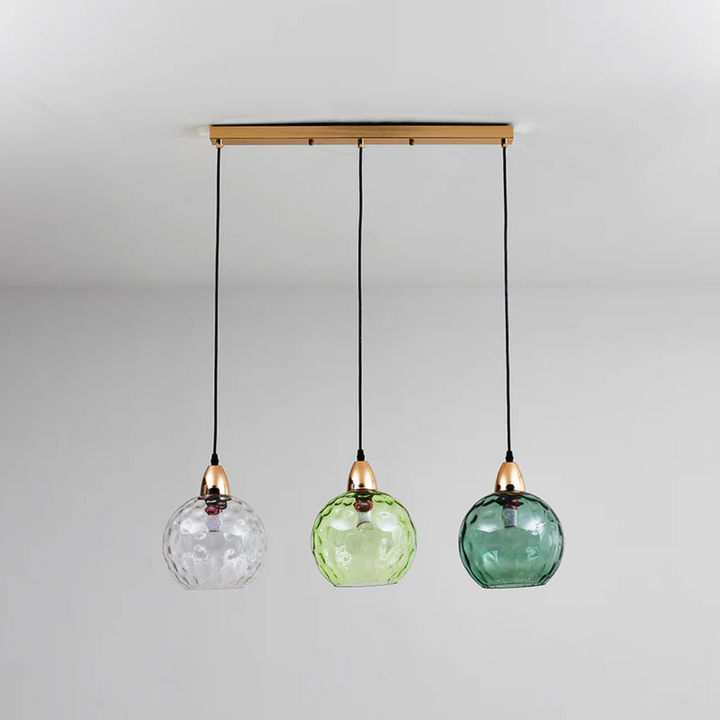 Moderne cluster hanglamp met 3 cascade kappen voor sfeervolle woonkamer verlichting.