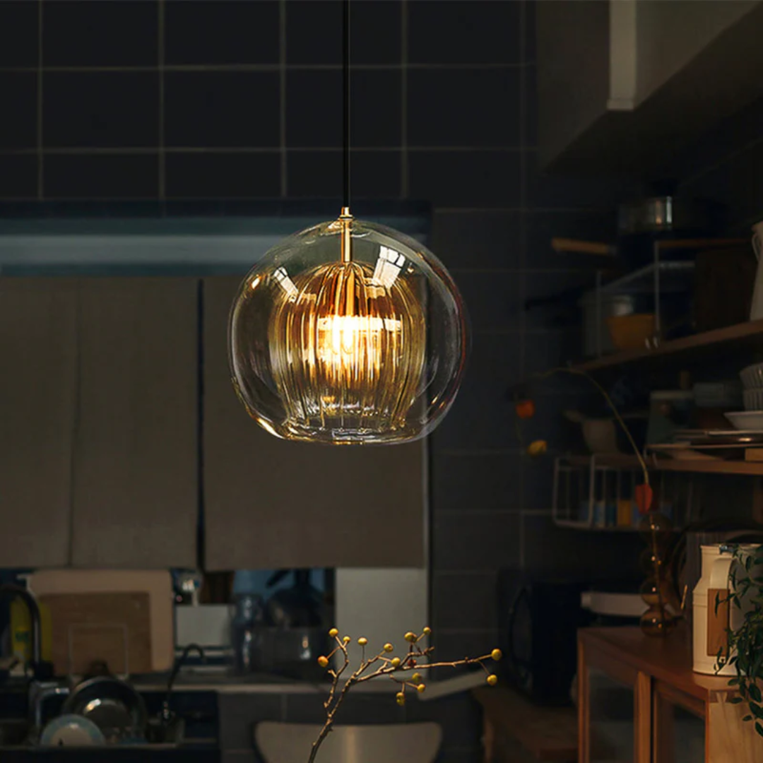 Luxe Aurora Sphere LED hanglamp, bolvormig met instelbare hoogte, voor een modern thuis.