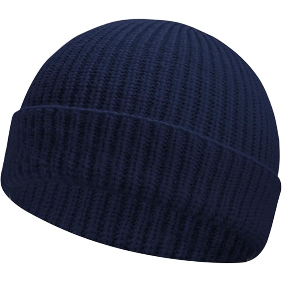Warme en modieuze gebreide muts met korte manchette, perfect voor de koudere seizoenen.
