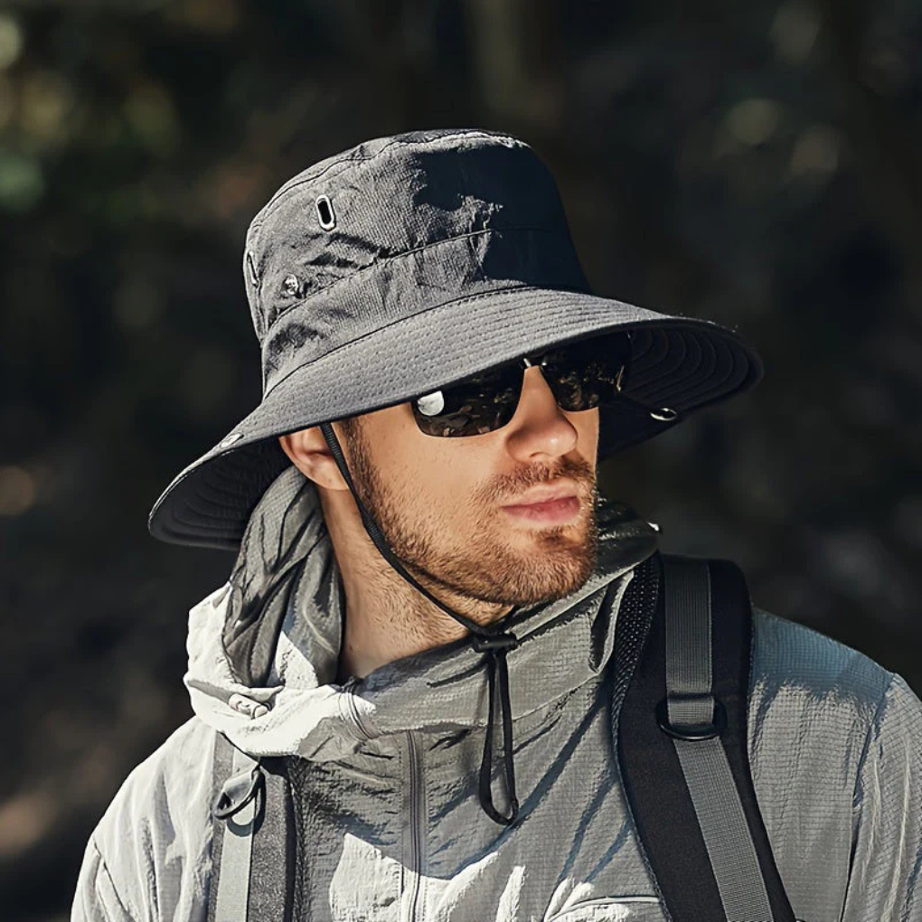 Unisex zonnehoed met brede rand en UV-bescherming, ideaal voor wandelen, strand en outdoor activiteiten in de zomer.