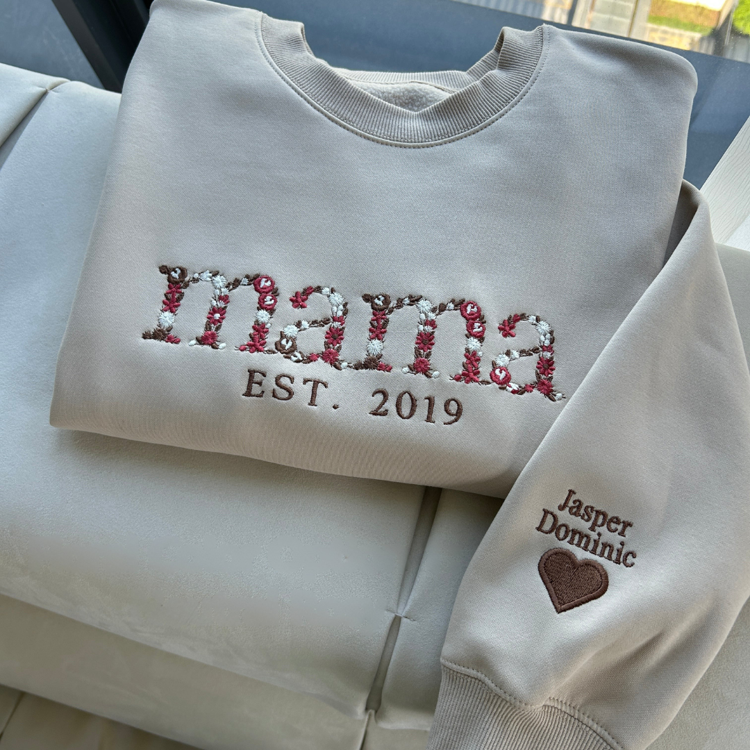 Gepersonaliseerd 'Mama' dames sweatshirt met bloemenprint, ideaal Moederdag of verjaardag cadeau voor vrouwen.
