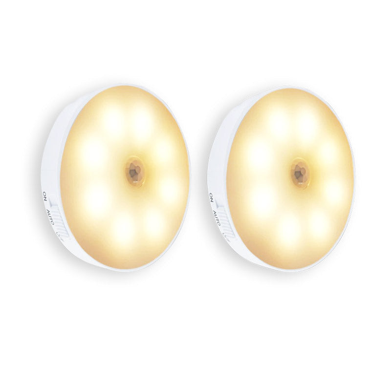 Draadloze LED lamp met bewegingssensor detecteert aanwezigheid en schakelt automatisch in.