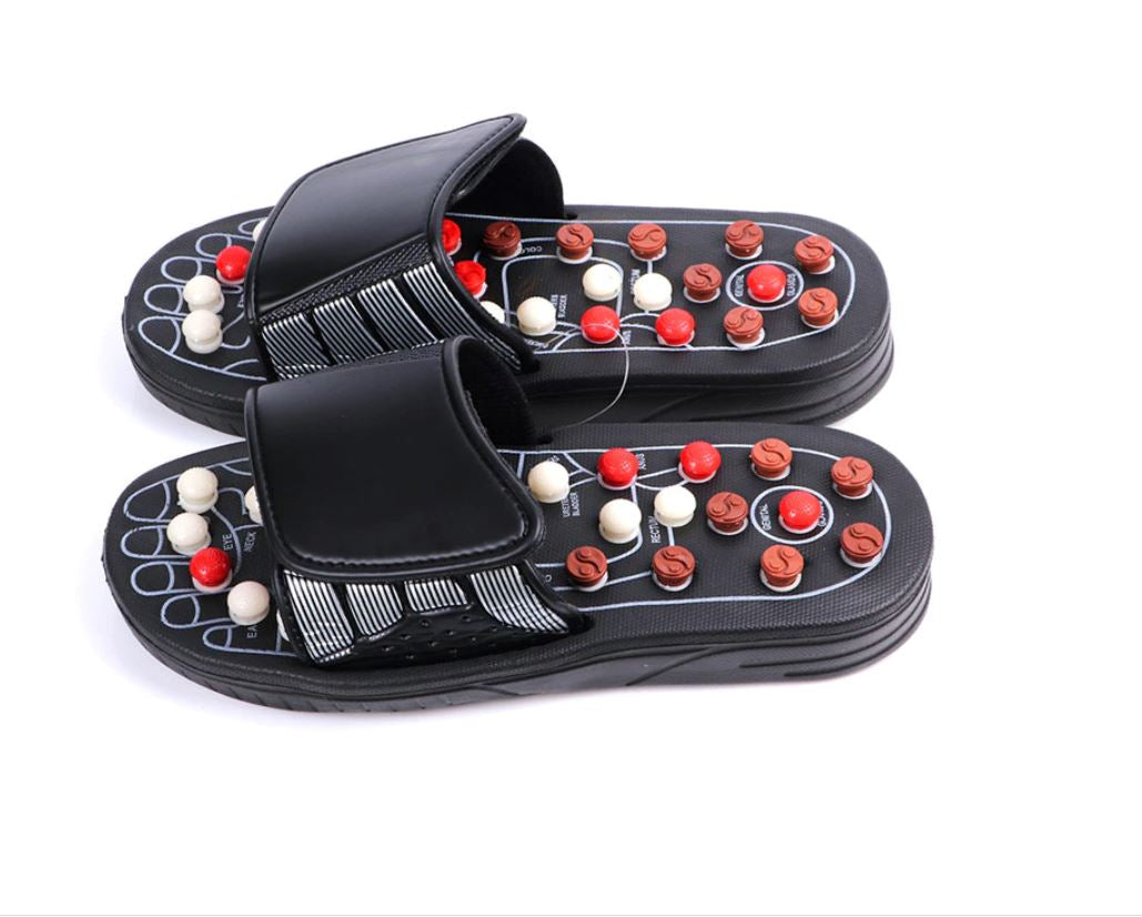 Reflexologie slippers met strategische massagenoppen stimuleren voetpunten voor algeheel welzijn.