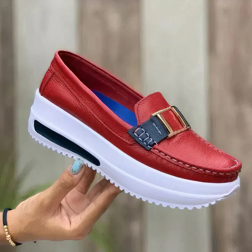 Stijlvolle, slipvaste dameszomerschoenen met orthopedisch comfort, ideaal voor actieve vrouwen.